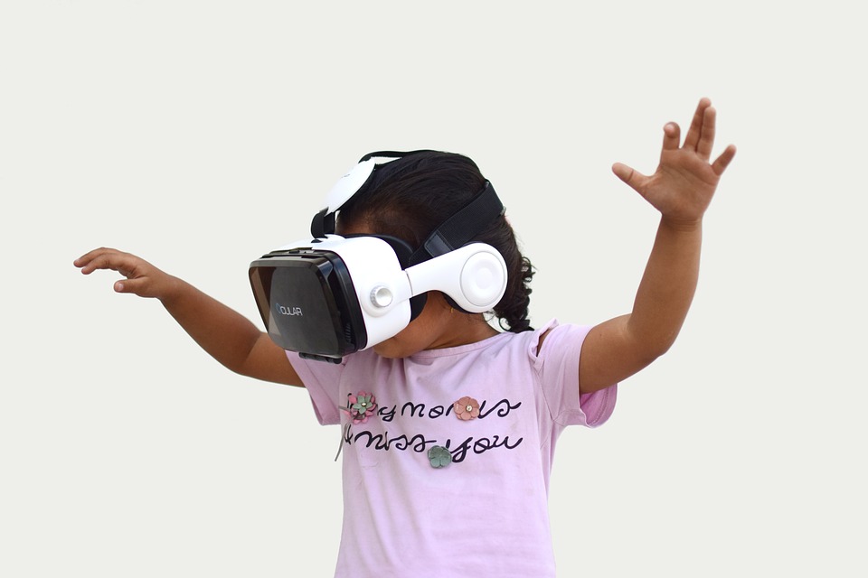 How does virtual reality help in speech therapy?